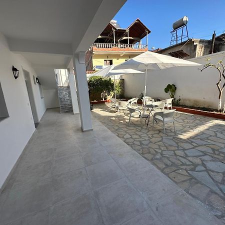 Rus Villa Berat Exteriör bild