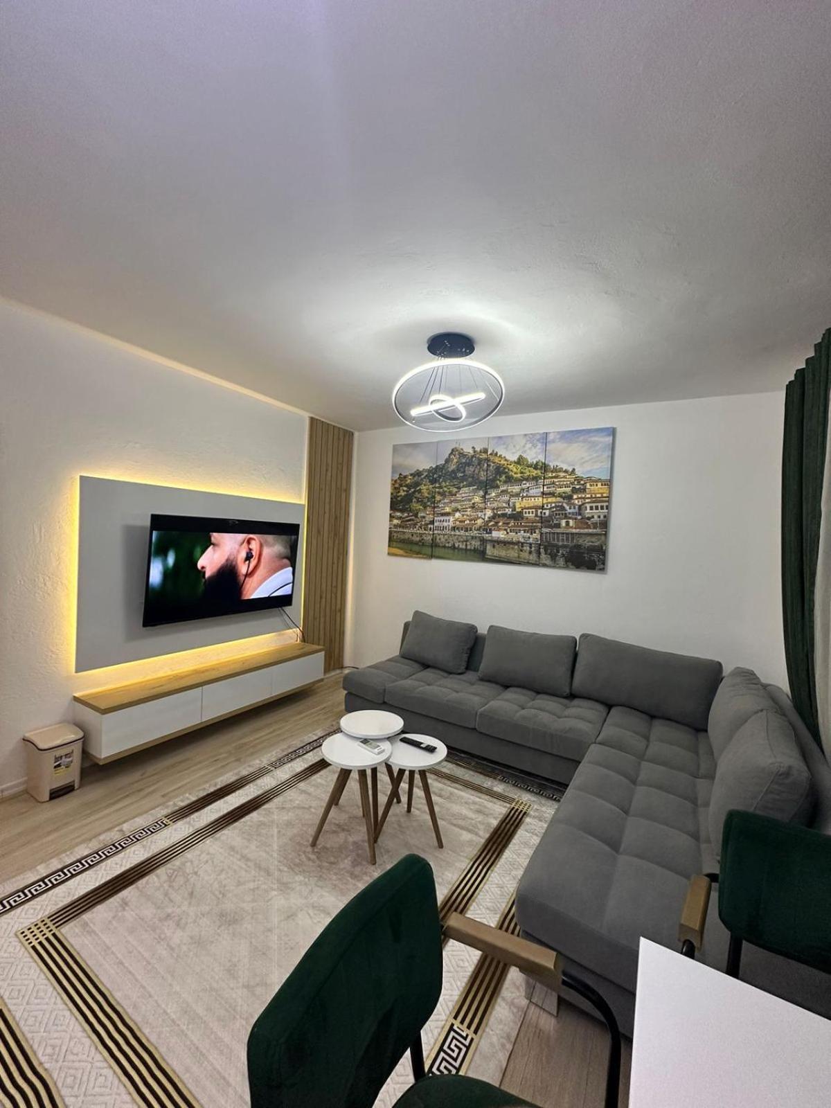 Rus Villa Berat Exteriör bild